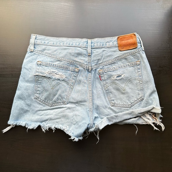Levi’s Premium Lightwash Distressed Ribbed 501 Jean Shorts Size W30 EUC - Picture 2 of 11